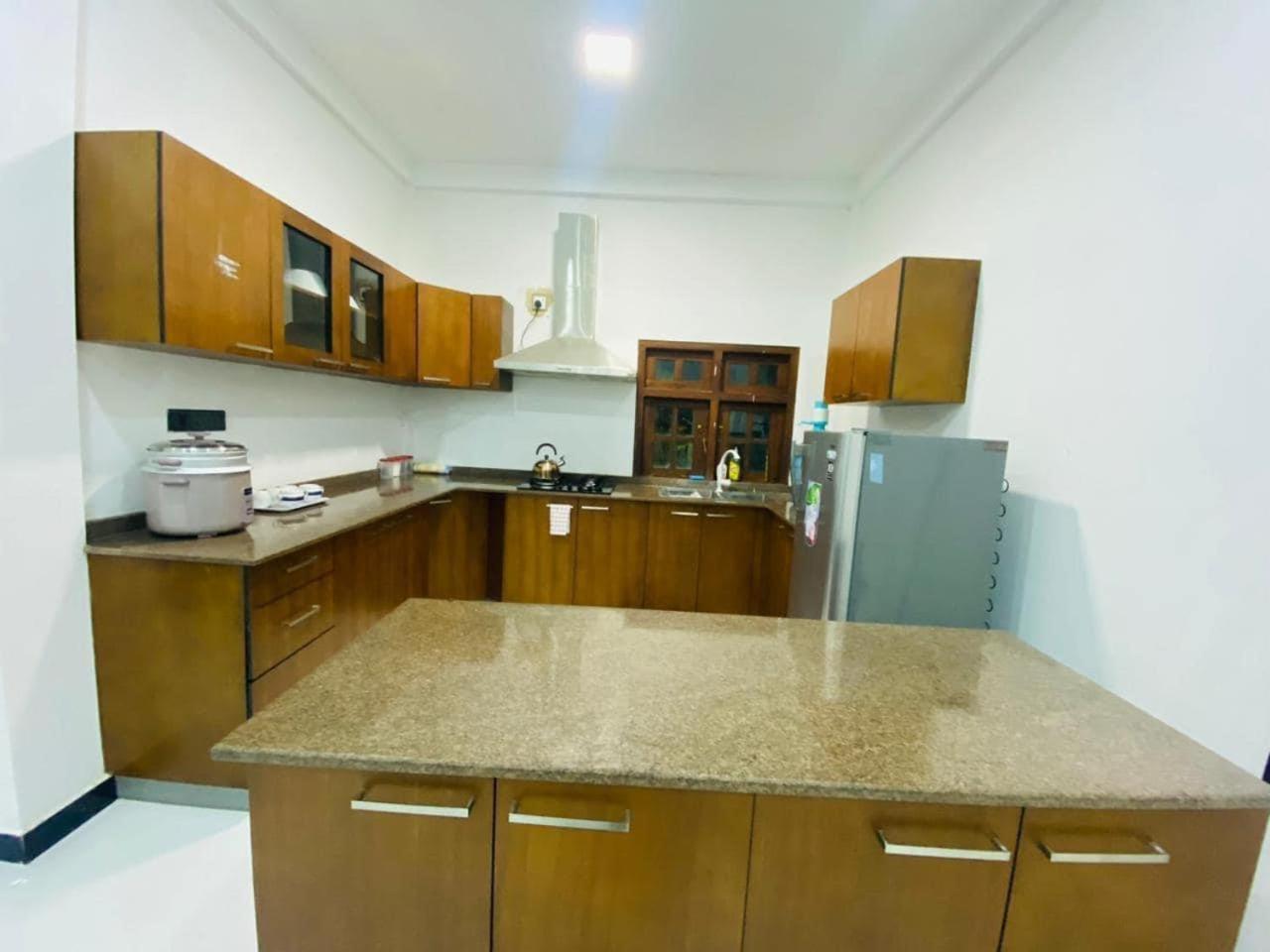 Lalitha Holiday Inn Τζάφνα Εξωτερικό φωτογραφία